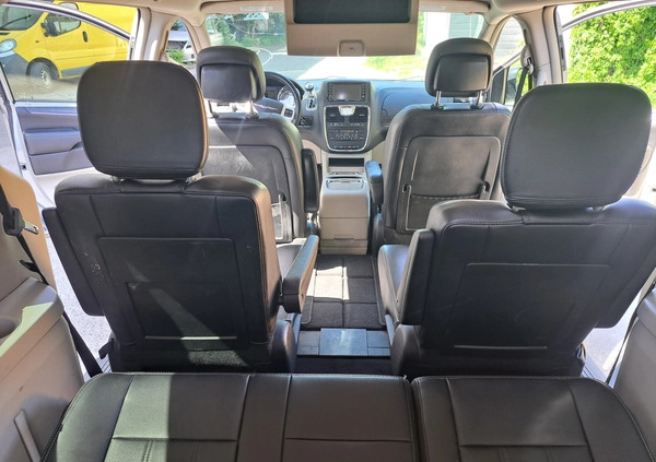 Chrysler Town &amp; Country cena 24000 przebieg: 212330, rok produkcji 2014 z Radom małe 172